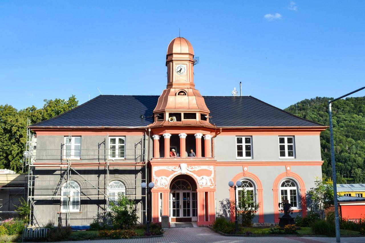 Apartman Na Palouku Povrly Exteriör bild